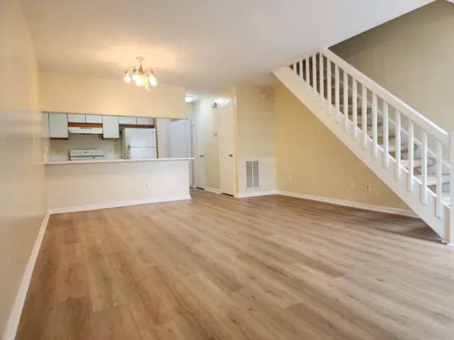 5326 Lake Victoria Arch — Photo 3