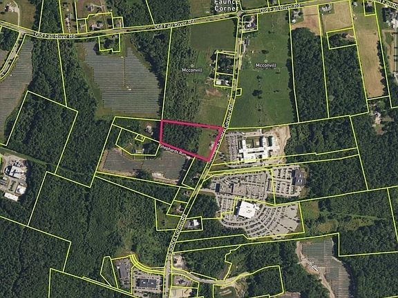 4th image of 576 Faunce Corner Rd