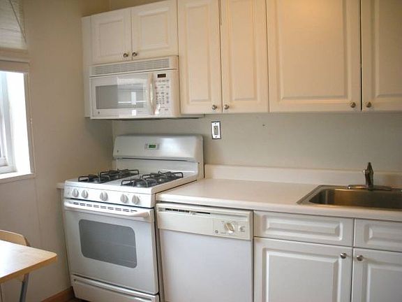 Sunny Kitchen w/ Window