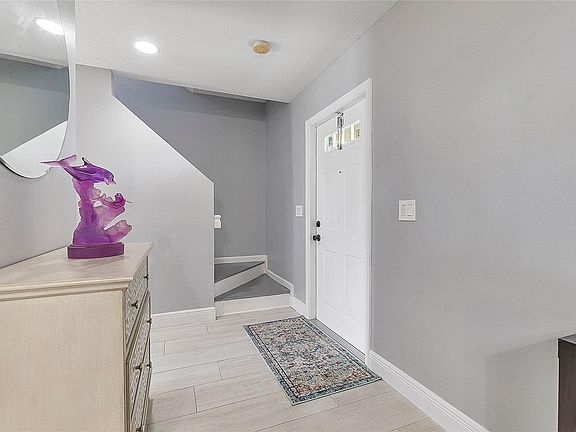 3rd image of 540 S Broadway