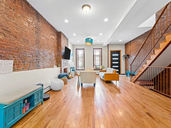 609 Lexington Avenue image 2 of 43