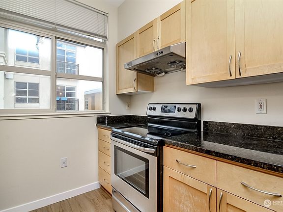 4th image of 118 107th Ave NE Unit B402
