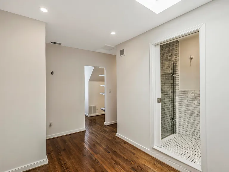 671 S Columbus St — Photo 20