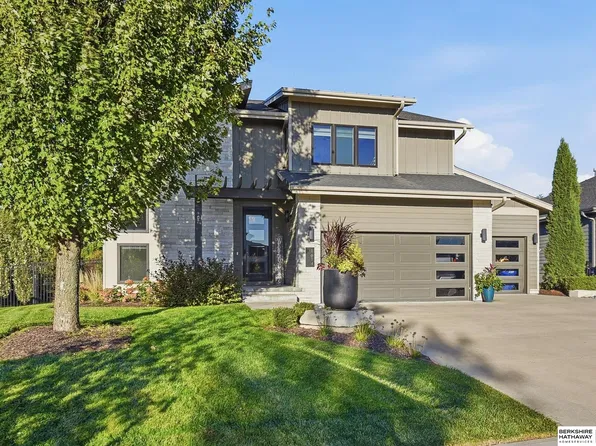 1614 S 221st Cir, Elkhorn, NE 68022