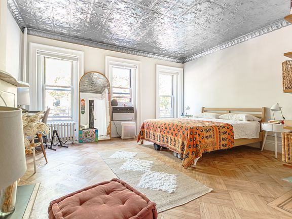 5th image of 404 Sackett St Floor 2