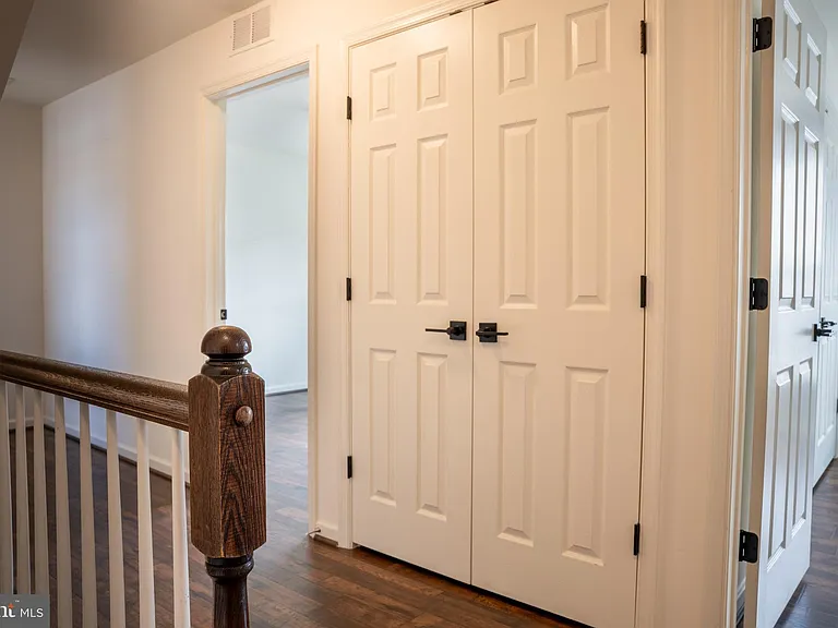 42243 Canary Grass Sq — Photo 26