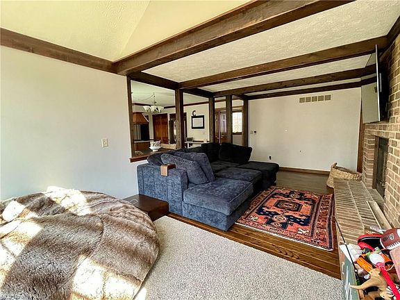 4th image of 8010 Cliffview Dr