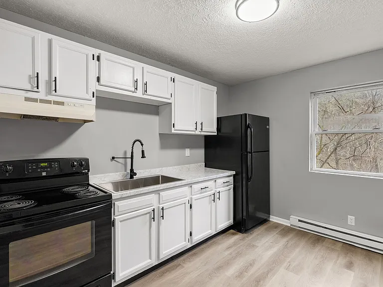 Fowler Apartments — Photo 10