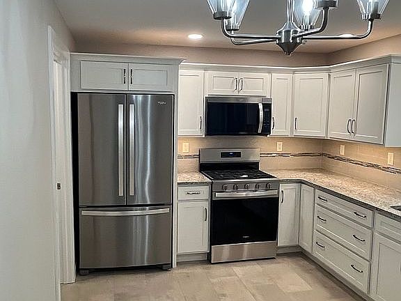 5th image of 811 Goodman St