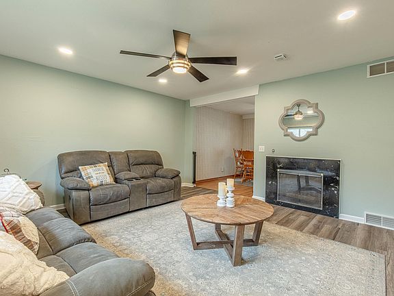 4th image of 140 Grand Canyon Dr