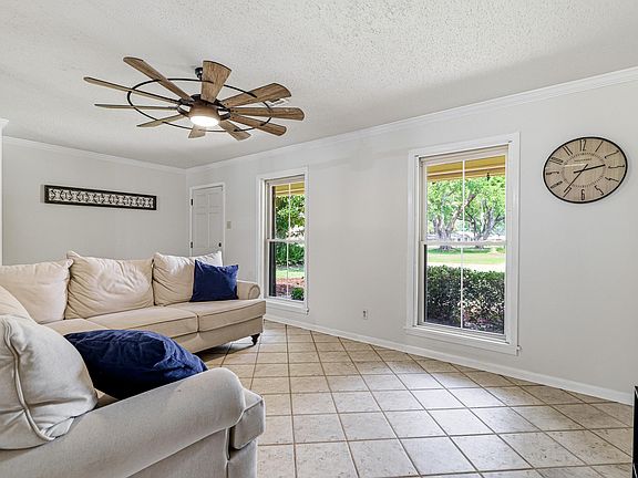 4th image of 2113 Edgewood Dr