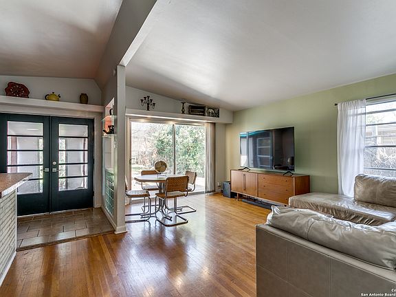 4th image of 115 LOCKNERE LN