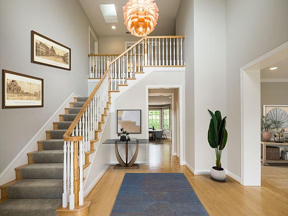 4th image of 290 Gloria Cir