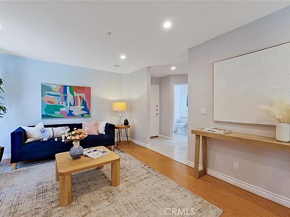 2nd image of 522 W Stocker St APT 6