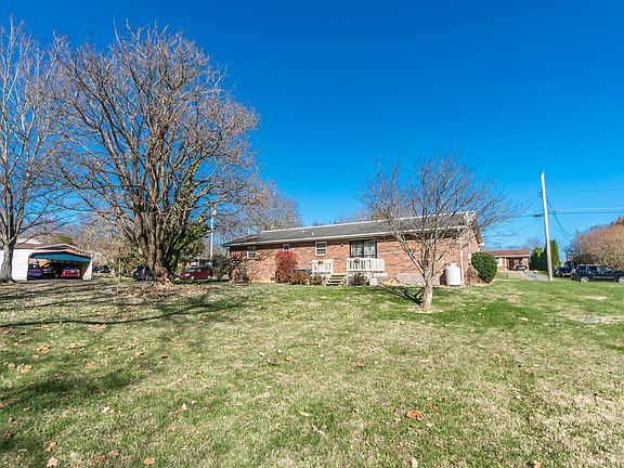 2nd image of 1500 Stoneybrook Dr