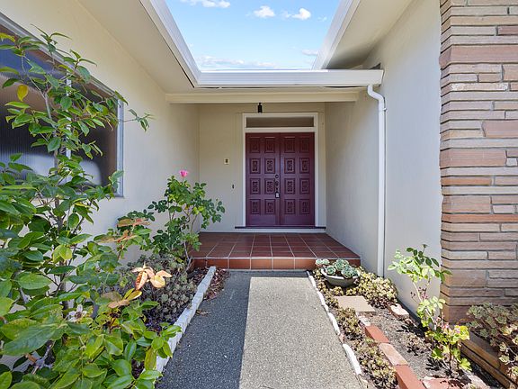 2nd image of 2828 Las Piedras Dr