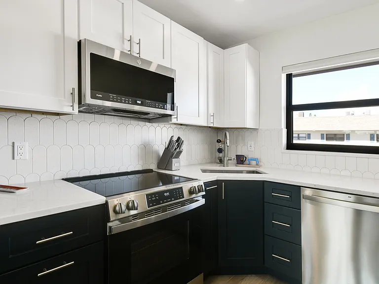 755 Saturn St #D202 — Photo 4