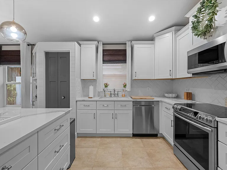 4221 Bluff Harbor Way — Photo 17