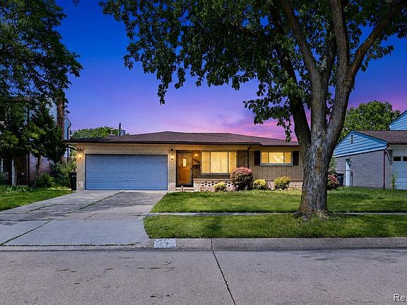 3rd image of 3125 Hedge Dr