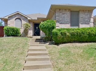 112 Streamside Dr, Desoto, TX 75115