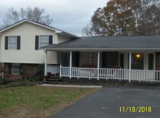 105 Poplar Ln, Oliver Springs, TN 37840