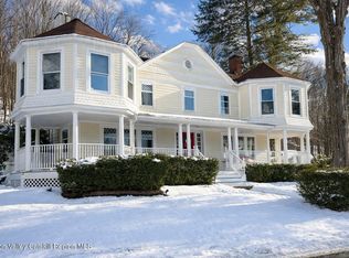 30 Old Post Road N, Red Hook, NY 12571