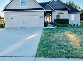 146 Willis Dr, Tonganoxie, KS 66086