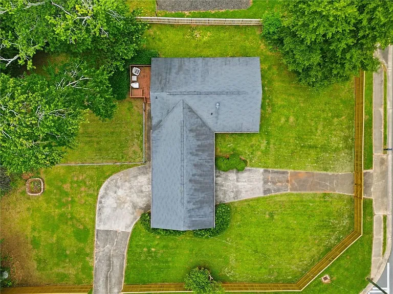 1808 Sandy Plains Rd — Photo 27
