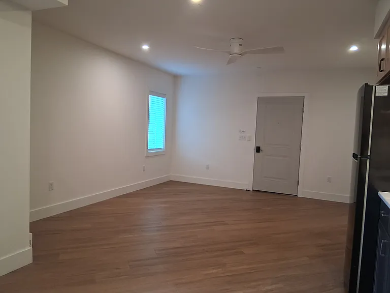 517 18th St #103 — Photo 3