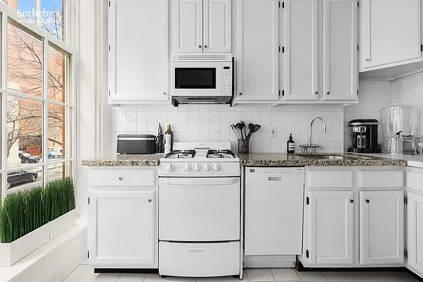 Rented by Sotheby's International Realty | media 20