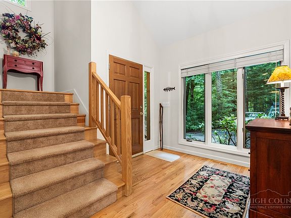 4th image of 547 Oakley Green No unit number