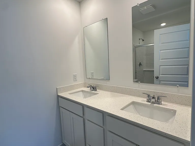 545 Yosemite Way — Photo 13