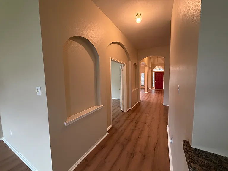 1630 Lagonda Ln — Photo 9