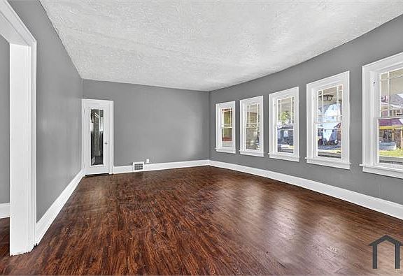 3rd image of 11515 Whitmore Ave #1