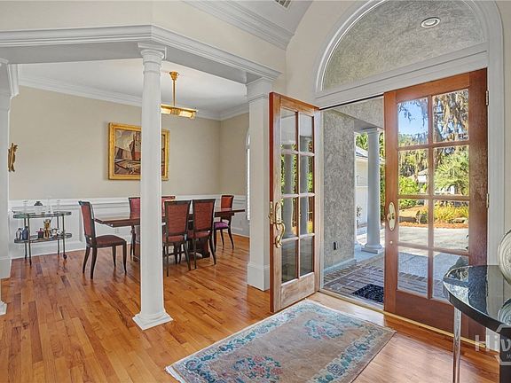 3rd image of 6 Oak Glade Court