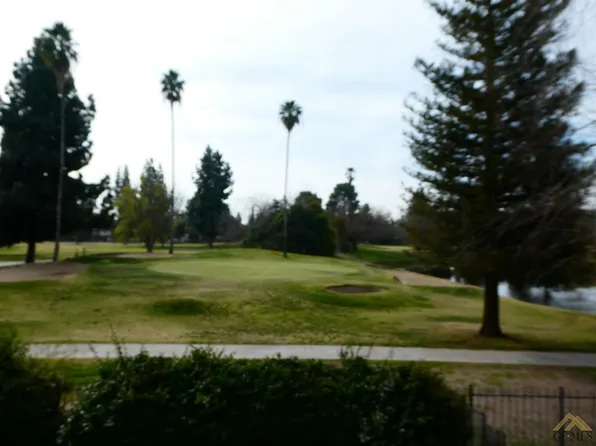 1700 Club View Dr, Bakersfield, CA 93309