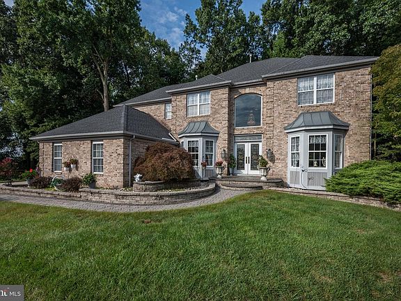 2nd image of 8 Wells Ct