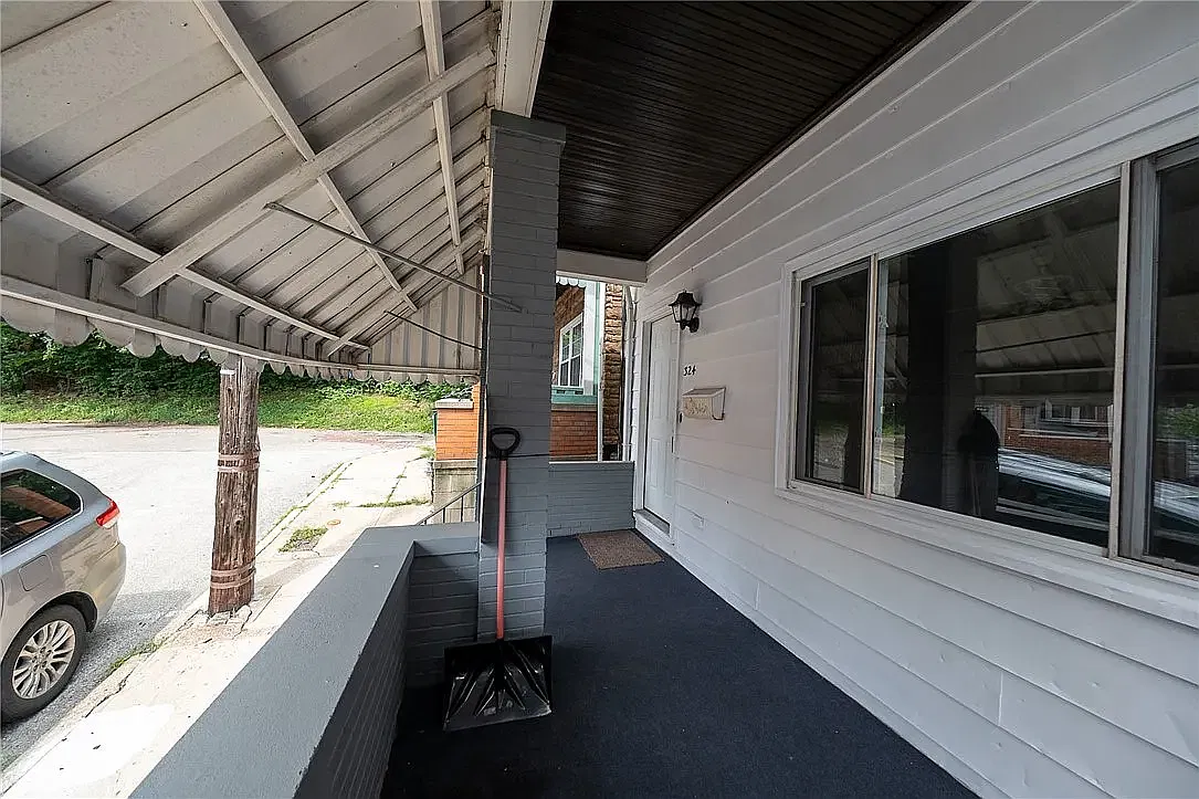 2 bed, 1.5 bath, 1648 sqft, $1,575 — Photo 2