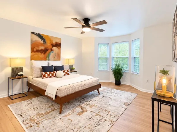 4104 Monument Ct Unit 202, Fairfax, VA 22033