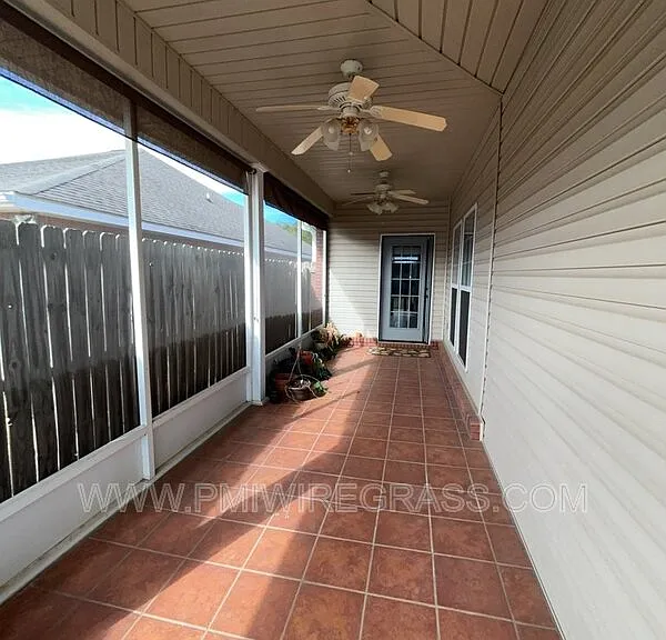 249 Windsor Garden Dr — Photo 2