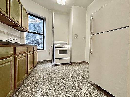 5th image of 500 W 150th St APT 5A