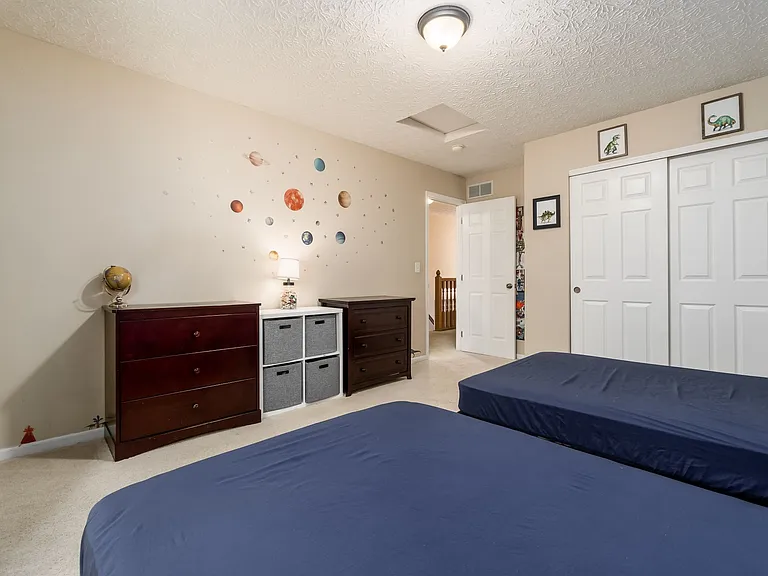 W Hull Dr — Photo 15