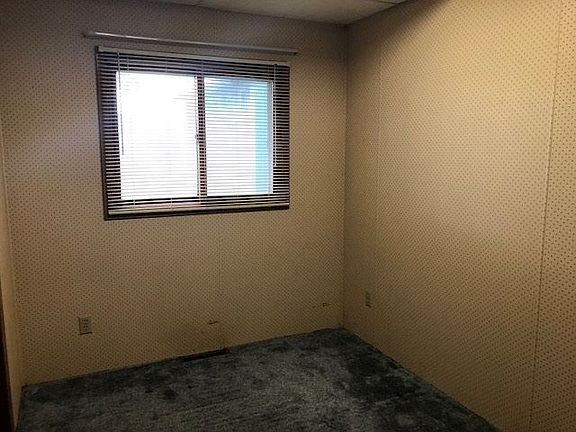 4th image of 253 Randall Ave