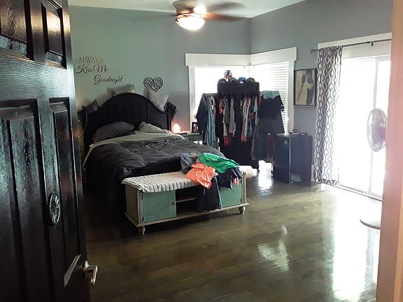 5th image of 801 Hilltop Ln