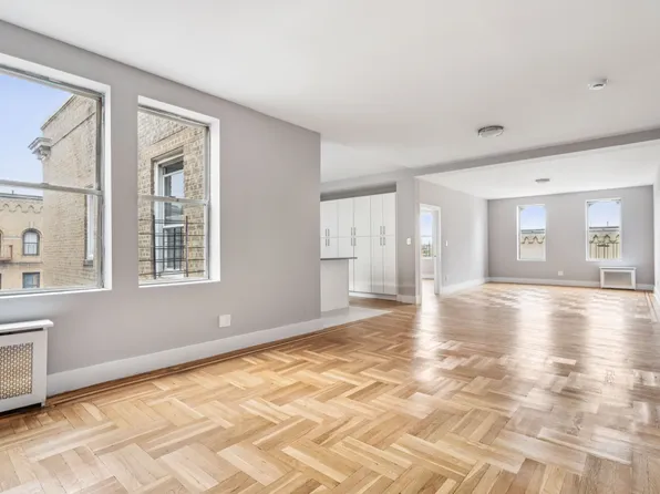 811 Walton Avenue image 2 of 10