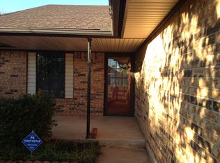 633 NE 16th St, Moore, OK 73160