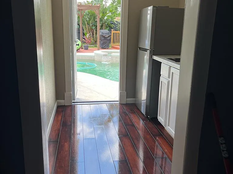 730 Crestview Dr — Photo 2