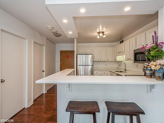 4th image of 211 E Ohio St APT 1912