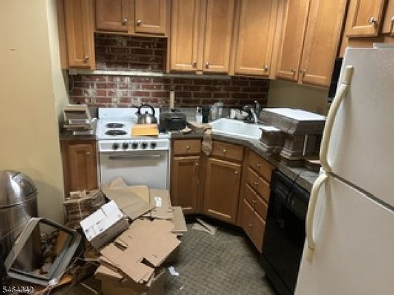 5th image of 208 Main St #0
