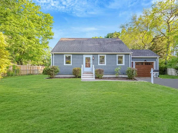 18 Glenwood Street, East Patchogue, NY 11772